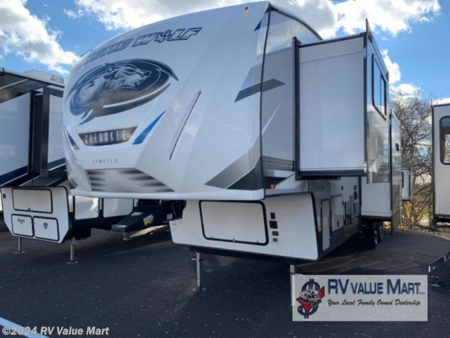 2022 Forest River Cherokee Arctic Wolf Suite 3990 RV for Sale in Willow