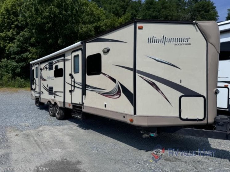 Used 2015 Forest River Rockwood Wind Jammer 3025W available in Willow Street, Pennsylvania