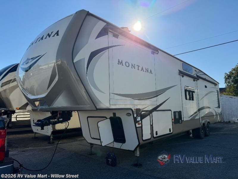 Used 2019 Keystone Montana 3855BR available in Willow Street, Pennsylvania