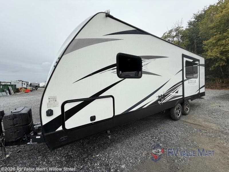 Used 2017 Dutchmen Kodiak Ultimate 252RLSL available in Willow Street, Pennsylvania