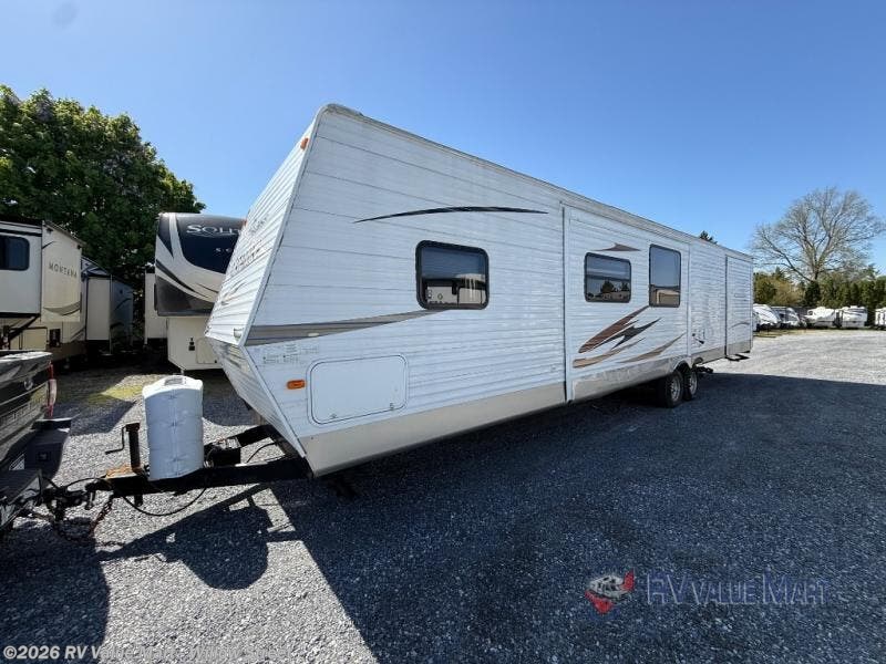 Used 2011 Coachmen Catalina Deluxe Edition 38BHDS available in Willow Street, Pennsylvania