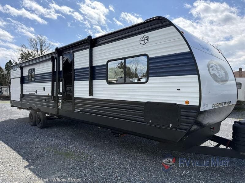 2026 Cherokee Wolf Den 304SR by Forest River from RV Value Mart - Willow Street in Willow Street, Pennsylvania