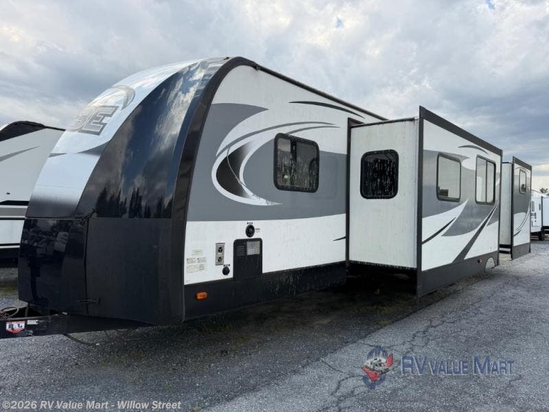 Used 2017 Forest River Vibe 323QBS available in Willow Street, Pennsylvania