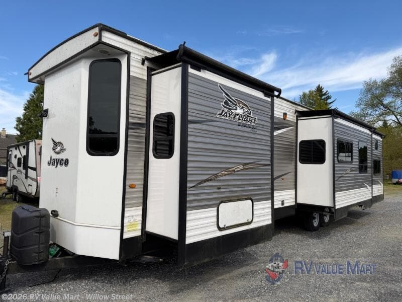 Used 2018 Jayco Jay Flight Bungalow 40BHQS available in Willow Street, Pennsylvania