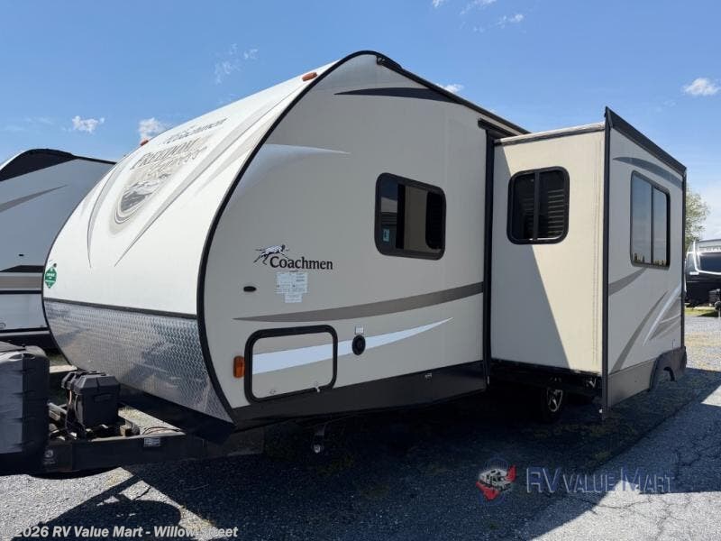 Used 2017 Coachmen Freedom Express 257BHS available in Willow Street, Pennsylvania
