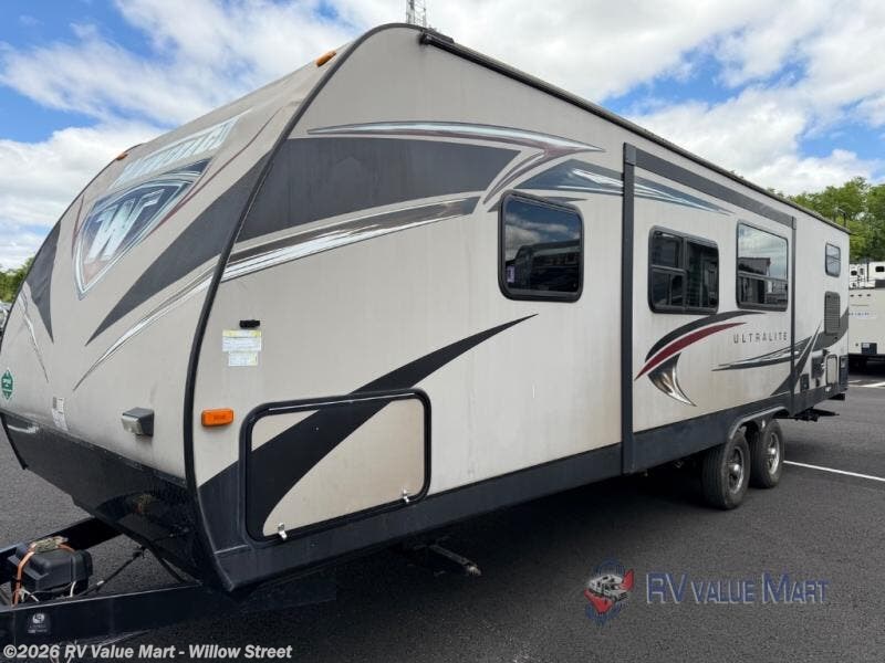 Used 2016 Winnebago Ultralite 28DDBH available in Willow Street, Pennsylvania
