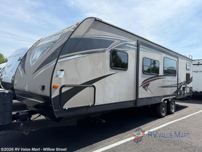 Used 2016 Winnebago Ultralite 28DDBH available in Willow Street, Pennsylvania
