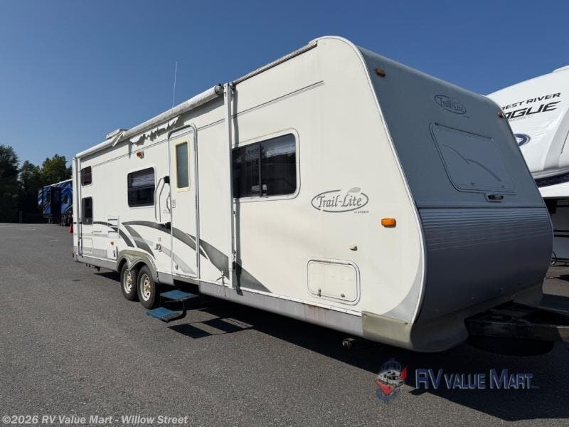 2005 R-Vision Trail Lite 8304 S - Used Travel Trailer For Sale by RV Value Mart - Willow Street in Willow Street, Pennsylvania features Slideout