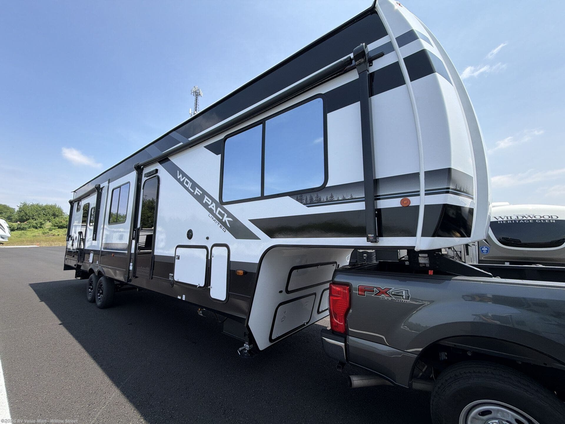 2027 Forest River Cherokee Wolf Pack 290PACK13 - New Fifth Wheel For Sale by RV Value Mart - Willow Street in Willow Street, Pennsylvania