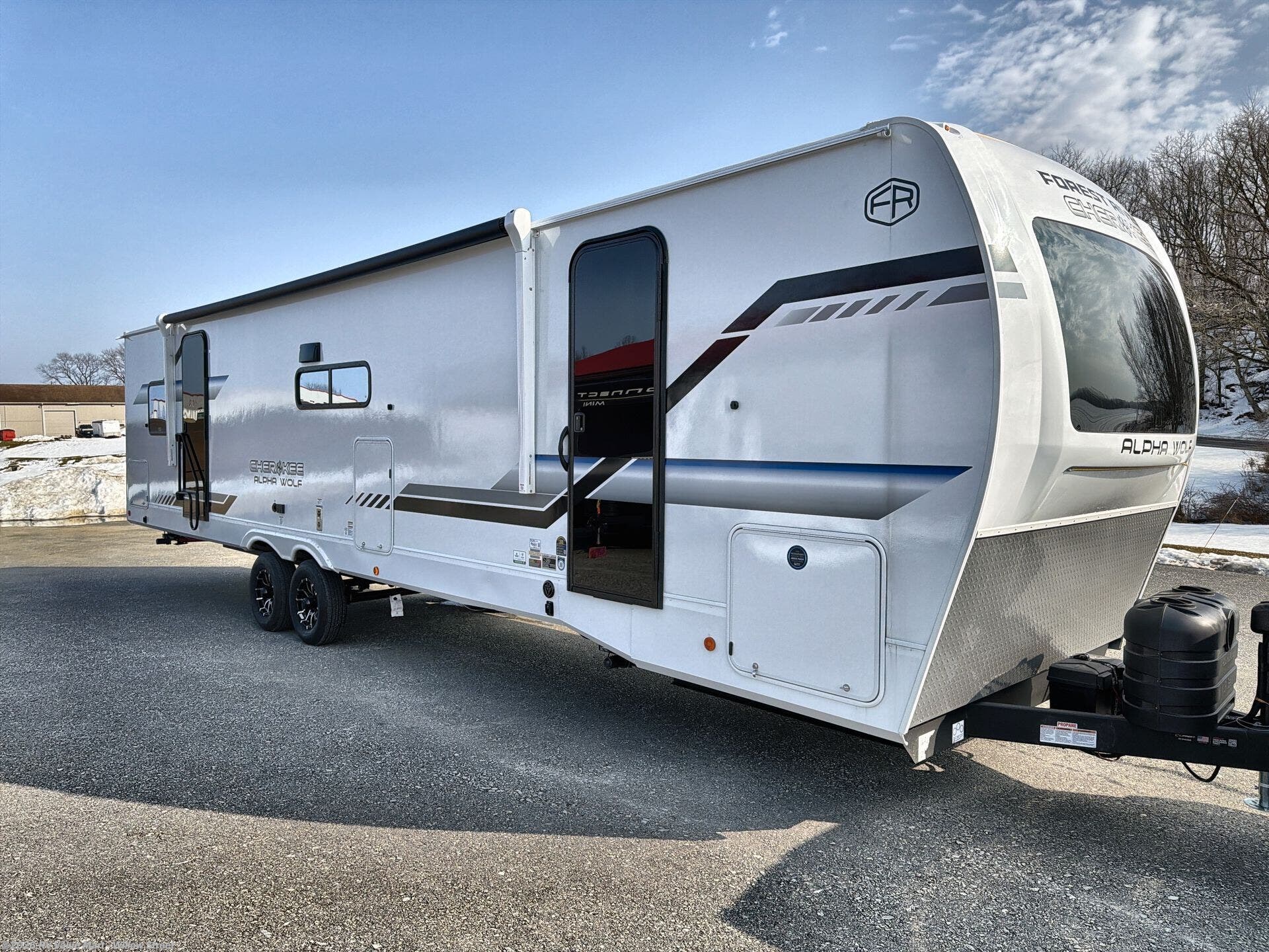 2026 Forest River Cherokee Alpha Wolf 29DCB - New Travel Trailer For Sale by RV Value Mart - Willow Street in Willow Street, Pennsylvania
