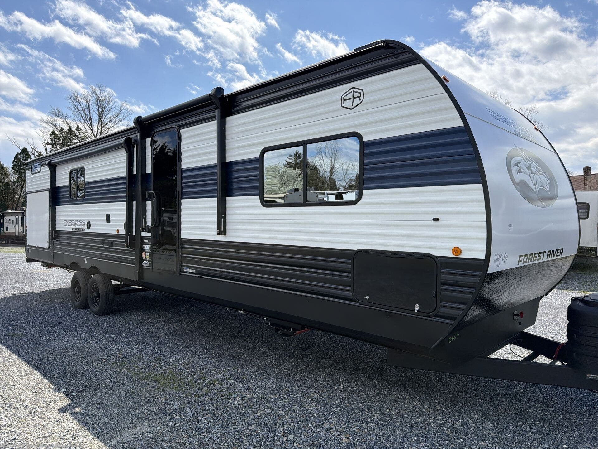2026 Forest River Cherokee Wolf Den 304SR - New Travel Trailer For Sale by RV Value Mart - Willow Street in Willow Street, Pennsylvania
