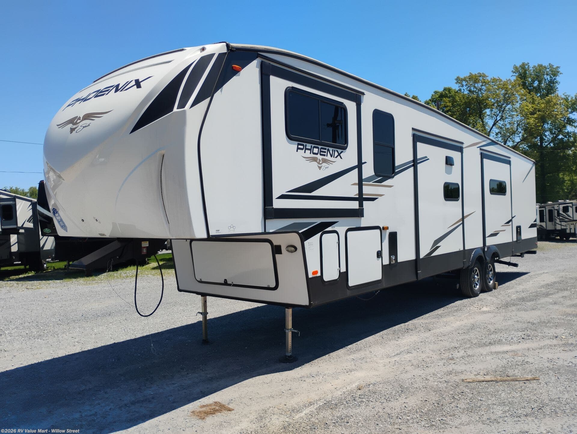 Used 2024 Shasta Phoenix 334FL available in Willow Street, Pennsylvania