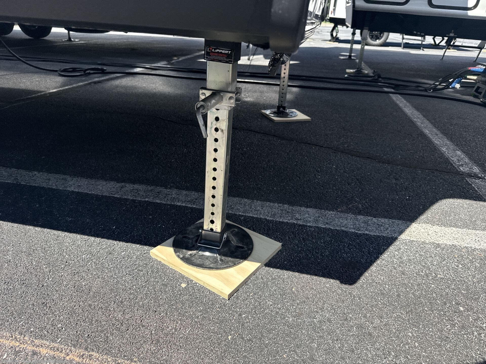 2027 Surveyor 32RL by Forest River from RV Value Mart - Willow Street in Willow Street, Pennsylvania