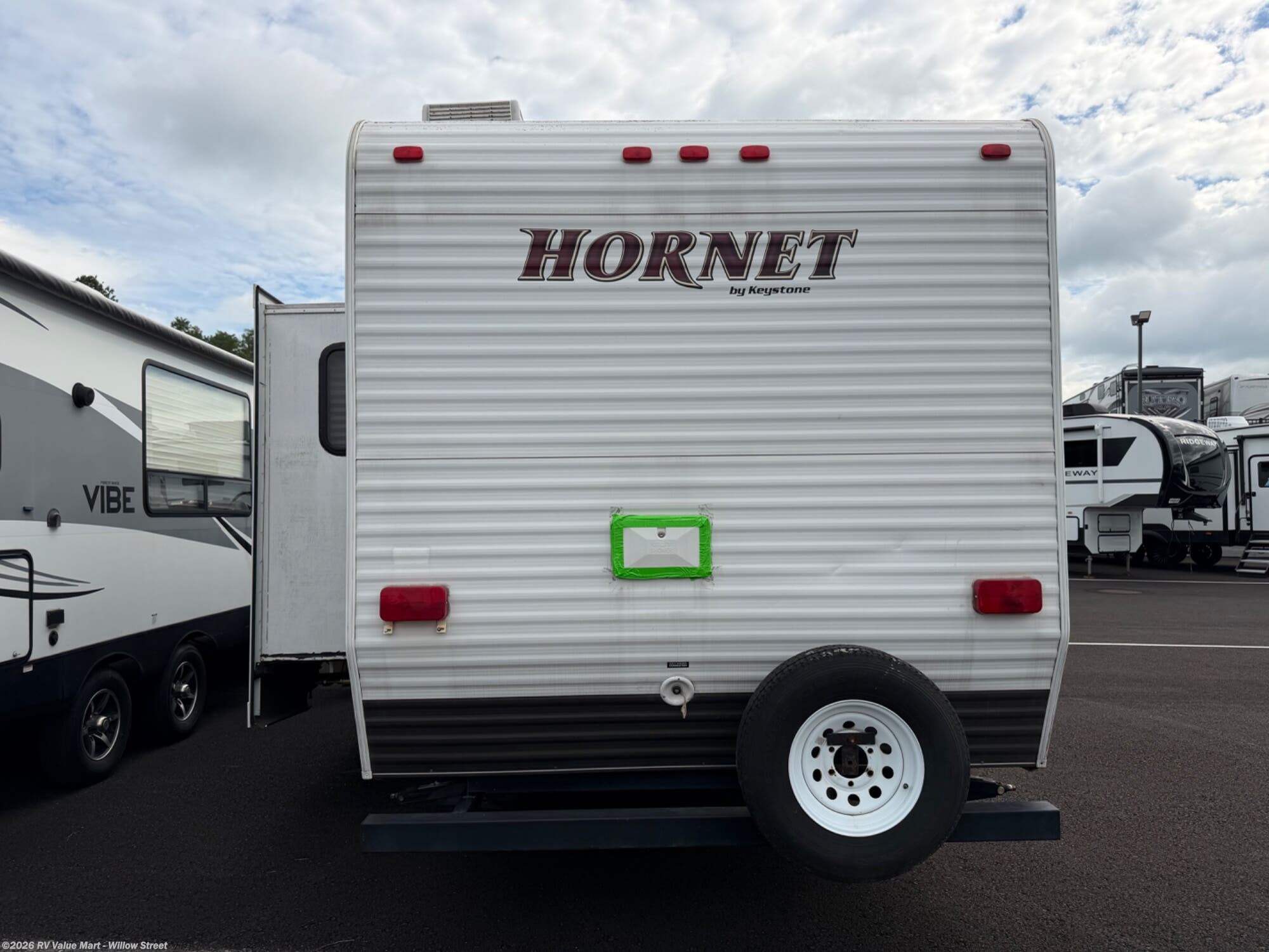 Used 2010 Keystone Hornet 27BHS available in Willow Street, Pennsylvania