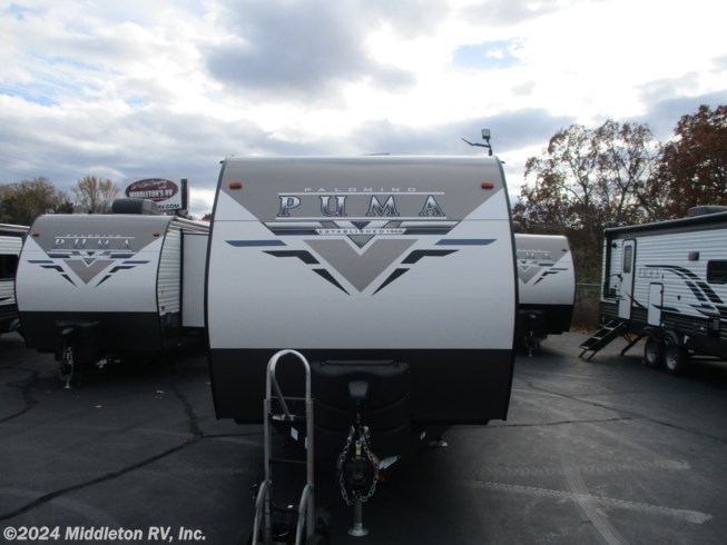 2022 Palomino Puma 28RKQS - New Travel Trailer For Sale by Middleton RV, Inc. in Festus, Missouri features Air Conditioning, Exterior Speakers, Stove Top Burner, Microwave, Power Roof Vent