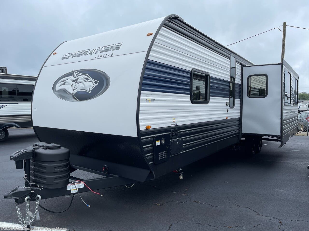 2026 Cherokee Wolf Den 294GEBG by Forest River from Blue Compass RV Byron-Macon in Byron, Georgia