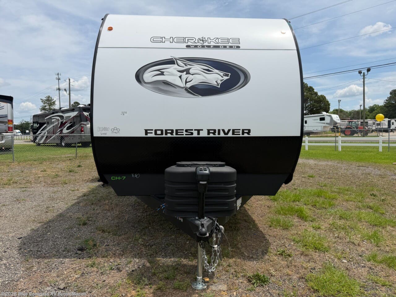 2026 Cherokee Wolf Den 304SR by Forest River from Blue Compass RV Byron-Macon in Byron, Georgia