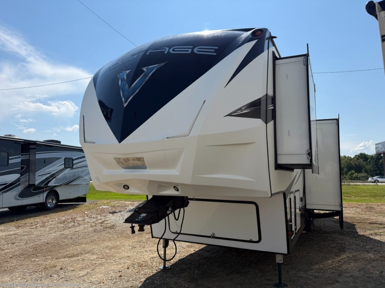 Used 2019 Dutchmen Voltage V3705 available in Byron, Georgia