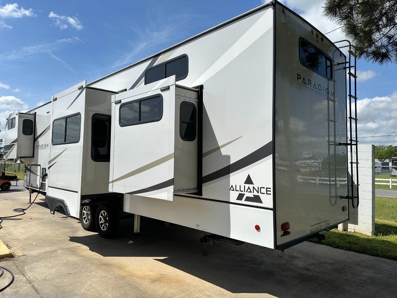 Used 2023 Alliance RV Paradigm 395DS available in Byron, Georgia