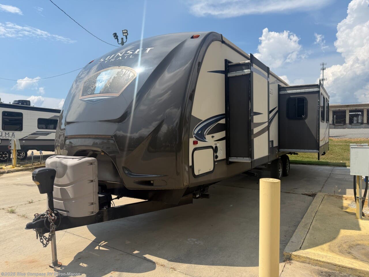 Used 2014 CrossRoads Sunset Trail Reserve ST32RL available in Byron, Georgia