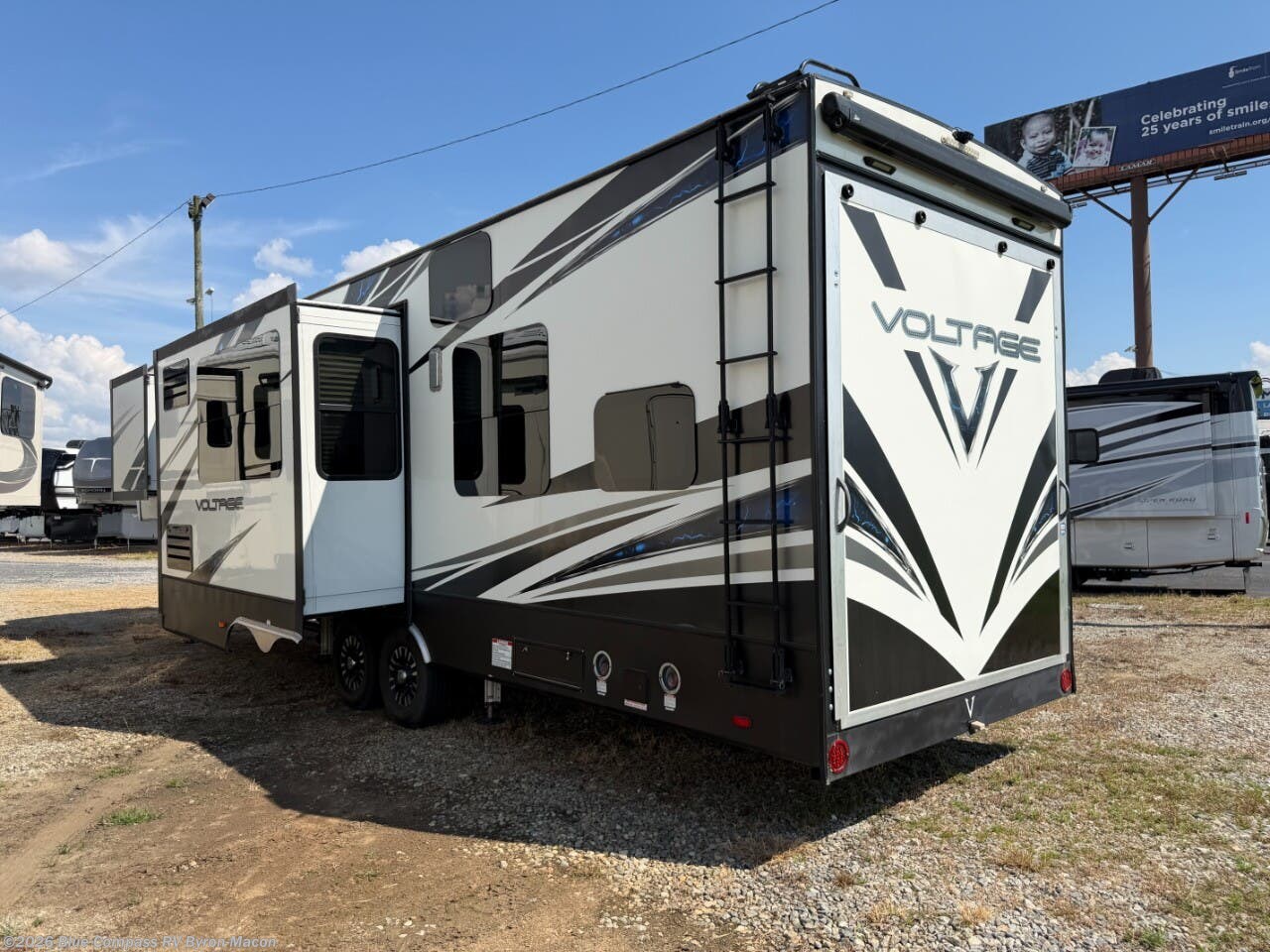Used 2019 Dutchmen Voltage 3705 available in Byron, Georgia