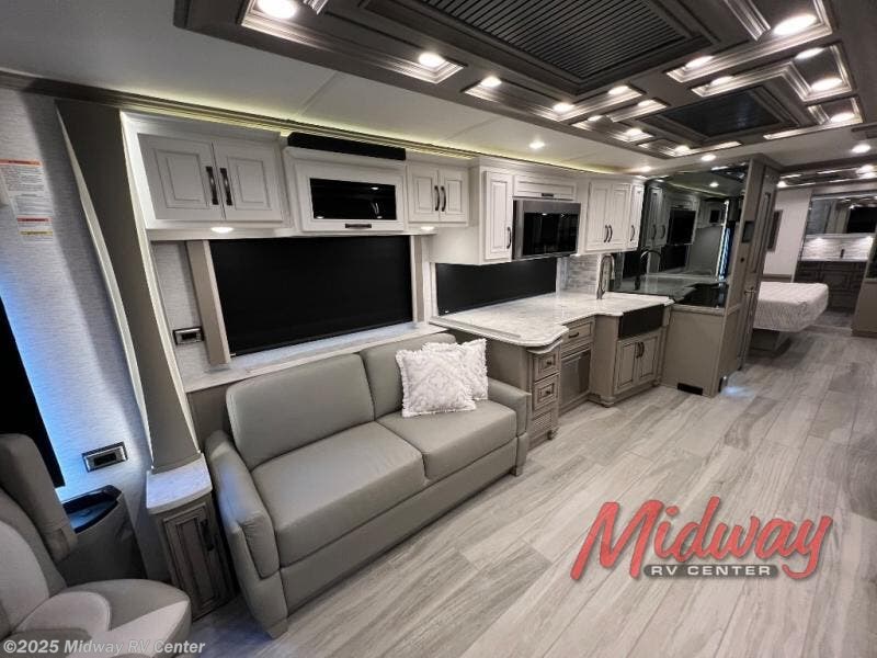 2025 Dutch Star 4081 by Newmar from Midway RV Center in Grand Rapids, Michigan