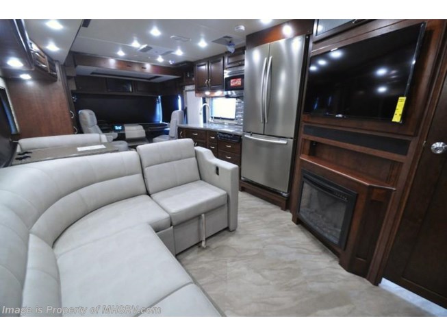 2017 Fleetwood Bounder 33C RV for Sale at MHSRV W/Sat, LX Package & W/D - New Class A For Sale by Motor Home Specialist in Alvarado, Texas