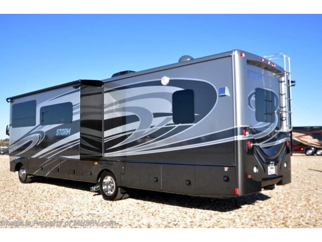 2017 Storm 32A Crossover RV for Sale at MHSRV W/King Bed by Fleetwood from Motor Home Specialist in Alvarado, Texas