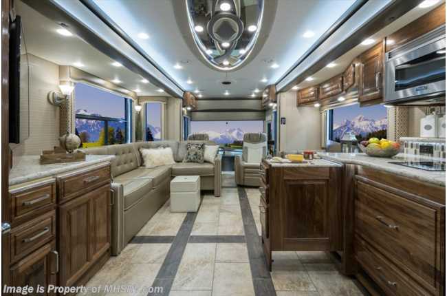 2018 Foretravel Realm FS6 FS6 Luxury Villa 1 (LV1) SHOW COACH!