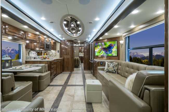 2018 Foretravel Realm FS6 FS6 Luxury Villa 1 (LV1) SHOW COACH!