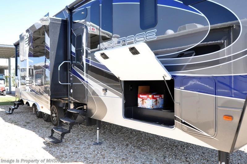 2016 Dutchmen Voltage 3970 toy hauler with 3 slides