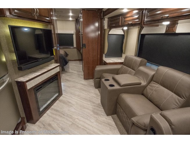 2019 Fleetwood Bounder 33C RV for Sale W/ Theater Seats, W/D, OH Loft - New Class A For Sale by Motor Home Specialist in Alvarado, Texas