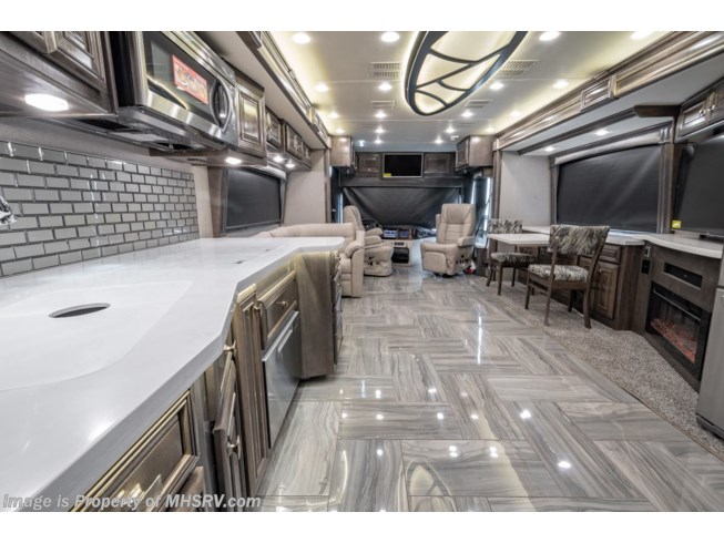 2019 Fleetwood Discovery LXE 40D Bath & 1/2 RV for Sale W/ Tech Pkg, Aqua Hot - New Diesel Pusher For Sale by Motor Home Specialist in Alvarado, Texas