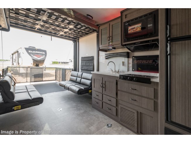 2019 Coachmen Adrenaline 19CB Toy Hauler Travel Trailer W/ Pwr Bed, 4KW Gen - New Travel Trailer For Sale by Motor Home Specialist in Alvarado, Texas