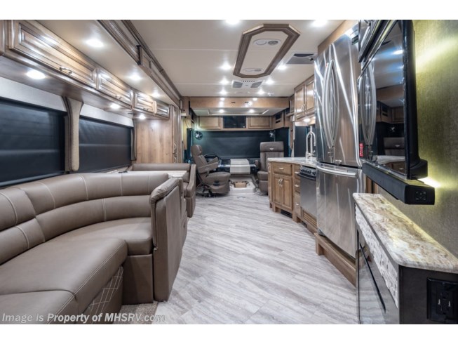 2019 Fleetwood Bounder 33C Class A RV W/King, OH Loft, Tech Pkg - New Class A For Sale by Motor Home Specialist in Alvarado, Texas