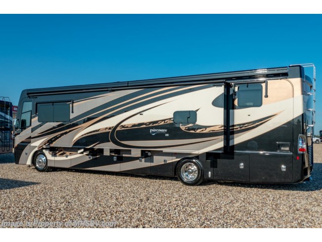 2019 Discovery LXE 40D Bath & 1/2 RV W/Sofa Bed & Tech Package by Fleetwood from Motor Home Specialist in Alvarado, Texas