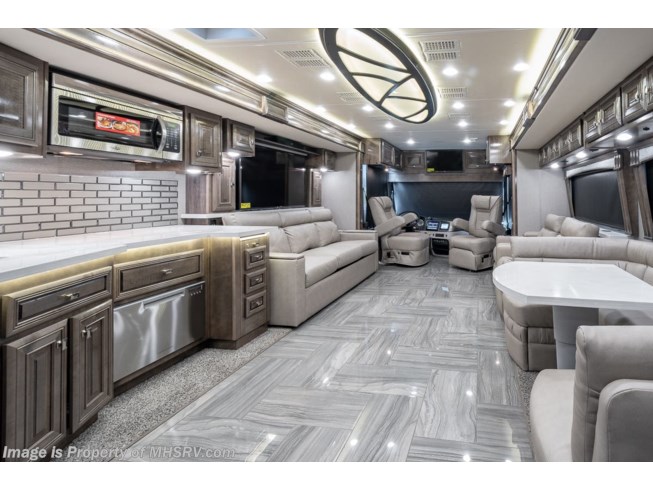 2019 Fleetwood Discovery LXE 44H - New Diesel Pusher For Sale by Motor Home Specialist in Alvarado, Texas