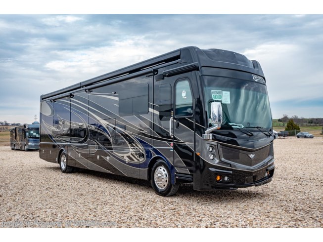 New 2019 Fleetwood Discovery LXE 40D available in Alvarado, Texas
