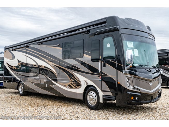 New 2019 Fleetwood Discovery LXE 40D available in Alvarado, Texas