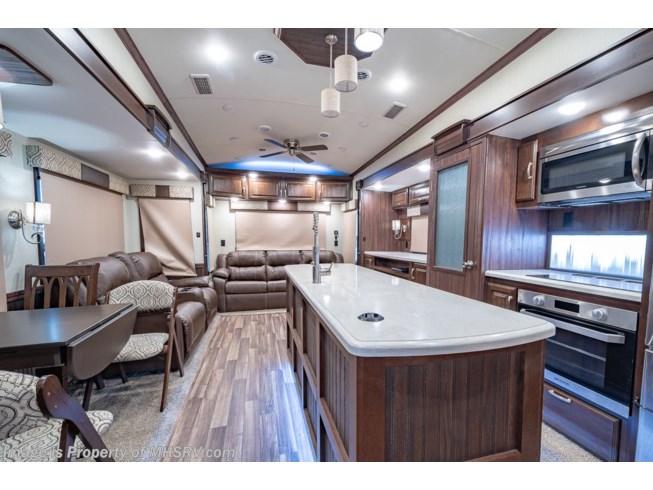 2019 Forest River Cardinal Estate 3456 - Used Fifth Wheel For Sale by Motor Home Specialist in Alvarado, Texas