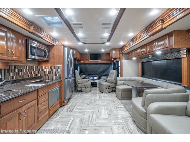 2018 Fleetwood Discovery LXE 40G - Used Diesel Pusher For Sale by Motor Home Specialist in Alvarado, Texas