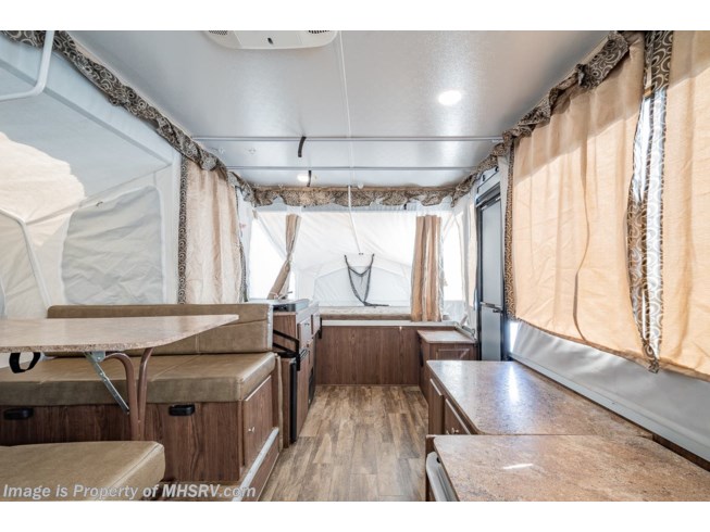 2018 Forest River Flagstaff 23SCSE - Used Travel Trailer For Sale by Motor Home Specialist in Alvarado, Texas