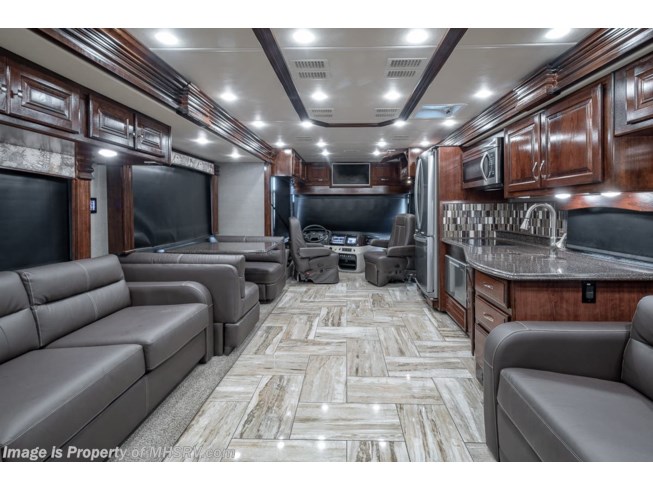 2018 Fleetwood Discovery LXE 40X - Used Diesel Pusher For Sale by Motor Home Specialist in Alvarado, Texas