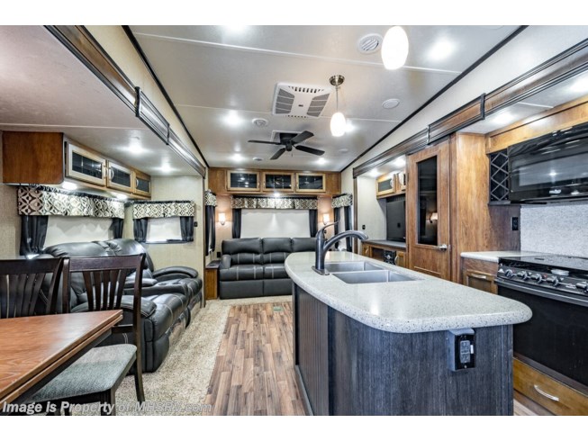 2018 Coachmen Chaparral 336TSIK - Used Fifth Wheel For Sale by Motor Home Specialist in Alvarado, Texas