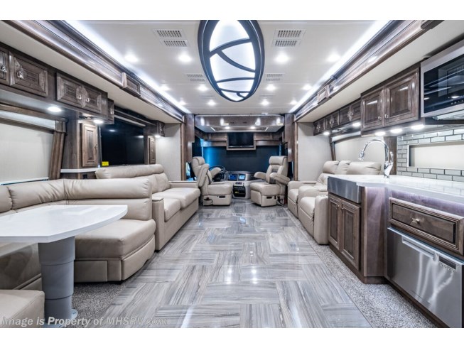 2020 Fleetwood Discovery LXE 44B - New Diesel Pusher For Sale by Motor Home Specialist in Alvarado, Texas