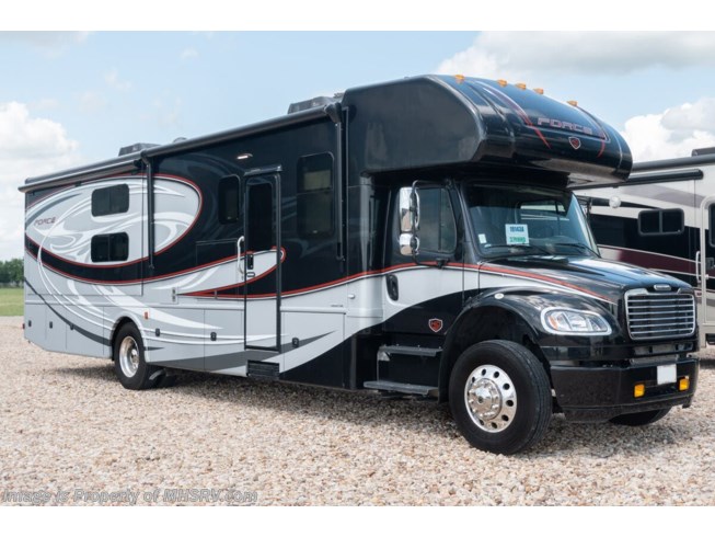 Used 2018 Dynamax Corp Force HD 37BH available in Alvarado, Texas