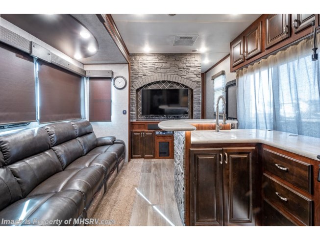 2018 Forest River Vengeance Touring Edition 40D12 - Used Fifth Wheel For Sale by Motor Home Specialist in Alvarado, Texas