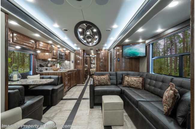 2018 Foretravel Realm FS6 LVB Luxury Villa Bunk W/2 Full Baths