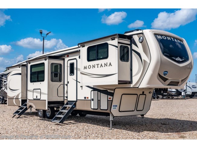 Used 2018 Keystone Montana 3731FL available in Alvarado, Texas