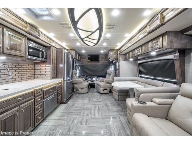 2019 Fleetwood Discovery LXE 40G - Used Diesel Pusher For Sale by Motor Home Specialist in Alvarado, Texas